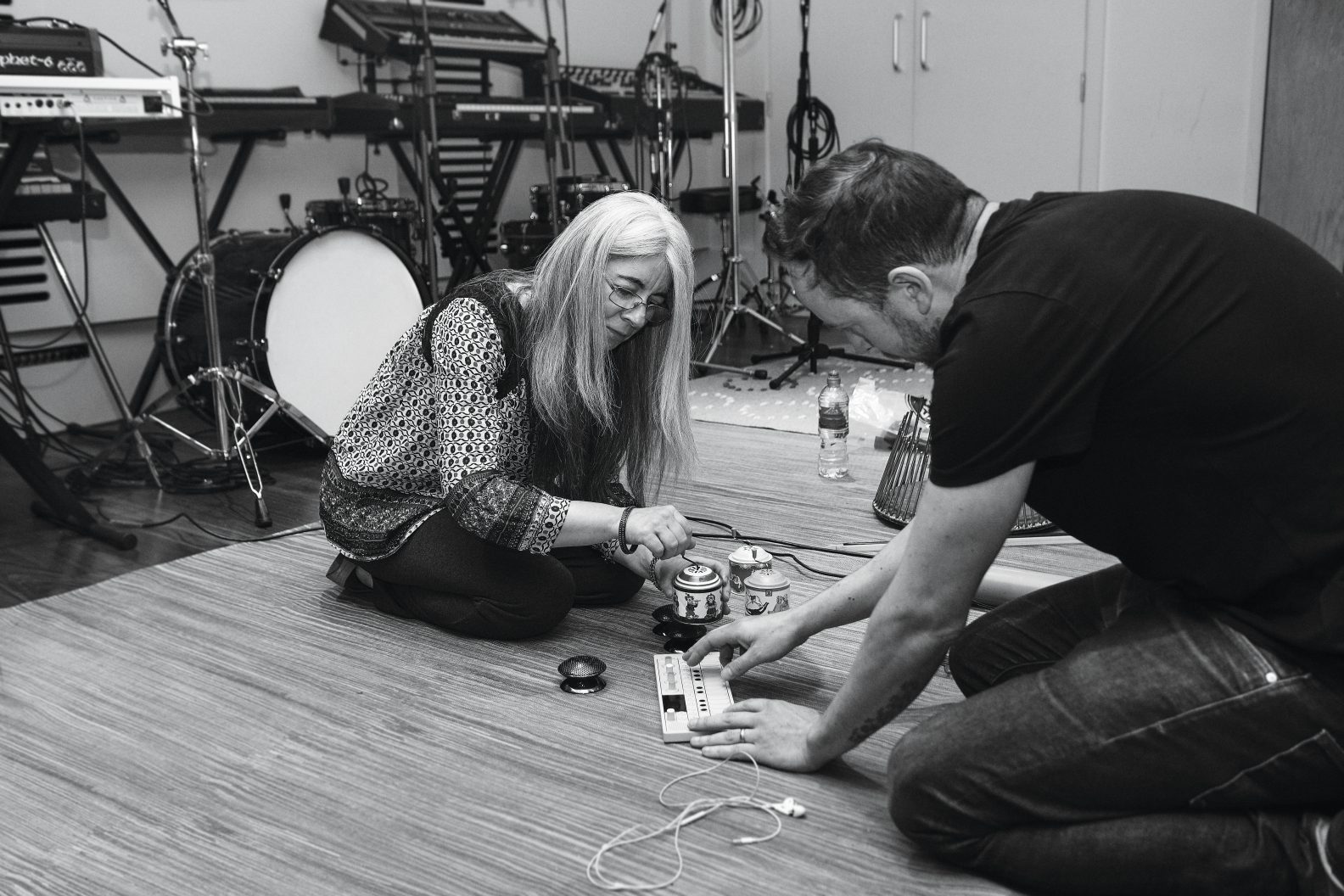 Evelyn Glennie and Roly Porter experimenting with instruments